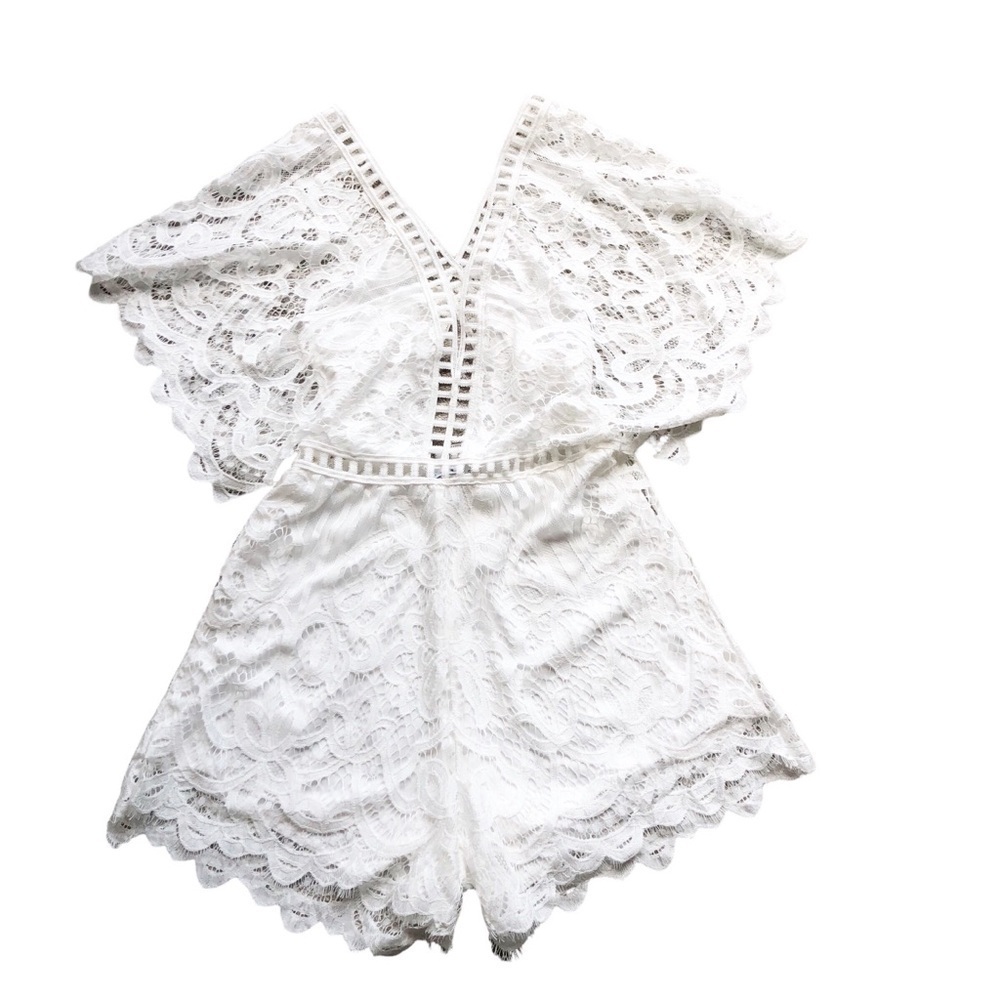 Lioness Romper V-Neck White Lace Flutter Sleeves Size Large NWT - Picture 4 of 9